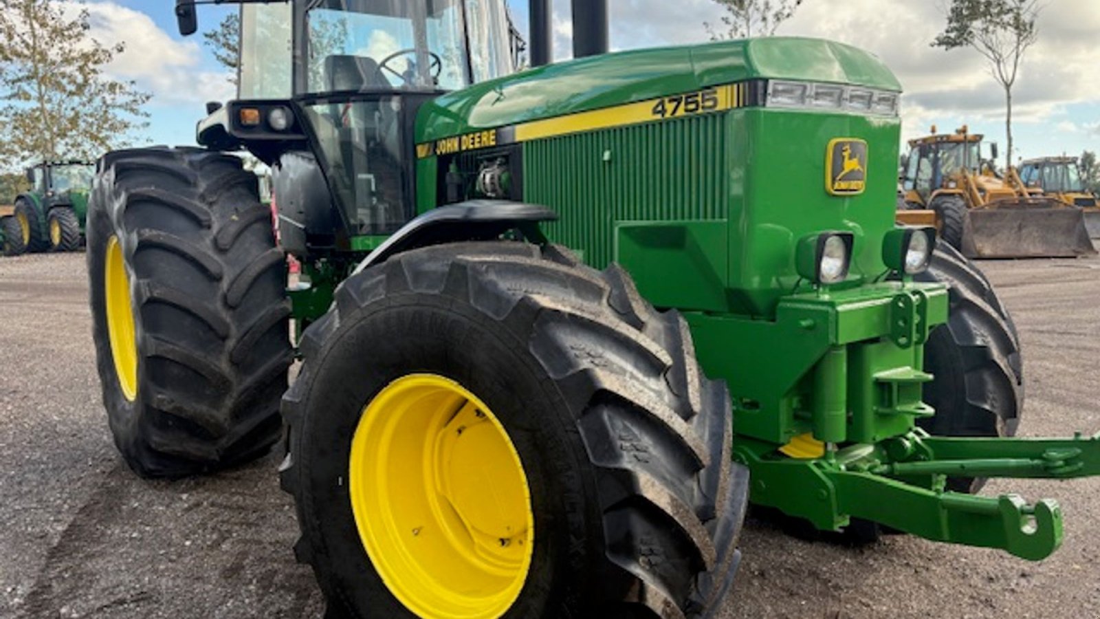Traktor des Typs John Deere 4755 MED FRONTLIFT, LUFTANLÆG, NYE DÆK FOR, Gebrauchtmaschine in Dronninglund (Bild 8)