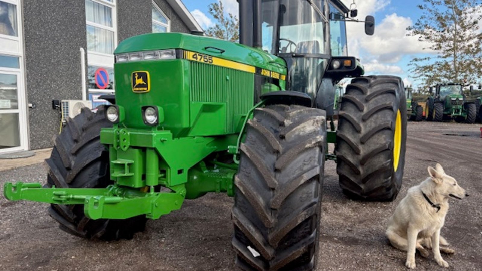Traktor des Typs John Deere 4755 MED FRONTLIFT, LUFTANLÆG, NYE DÆK FOR, Gebrauchtmaschine in Dronninglund (Bild 5)