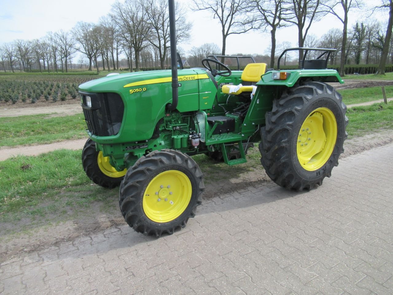 Traktor tipa John Deere 5050 d 4x4, Gebrauchtmaschine u Borne (Slika 1)