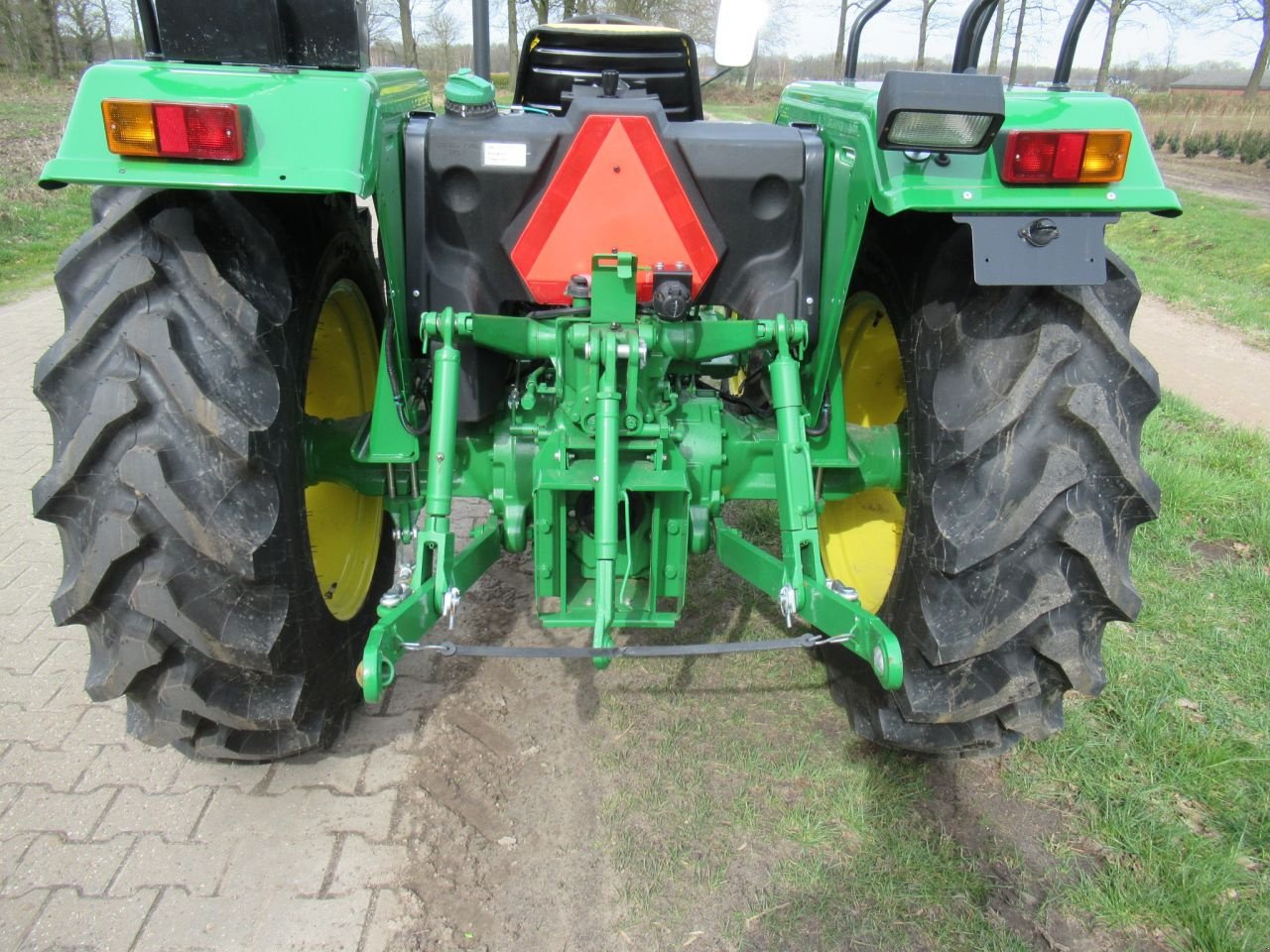 Traktor tipa John Deere 5050 d 4x4, Gebrauchtmaschine u Borne (Slika 4)