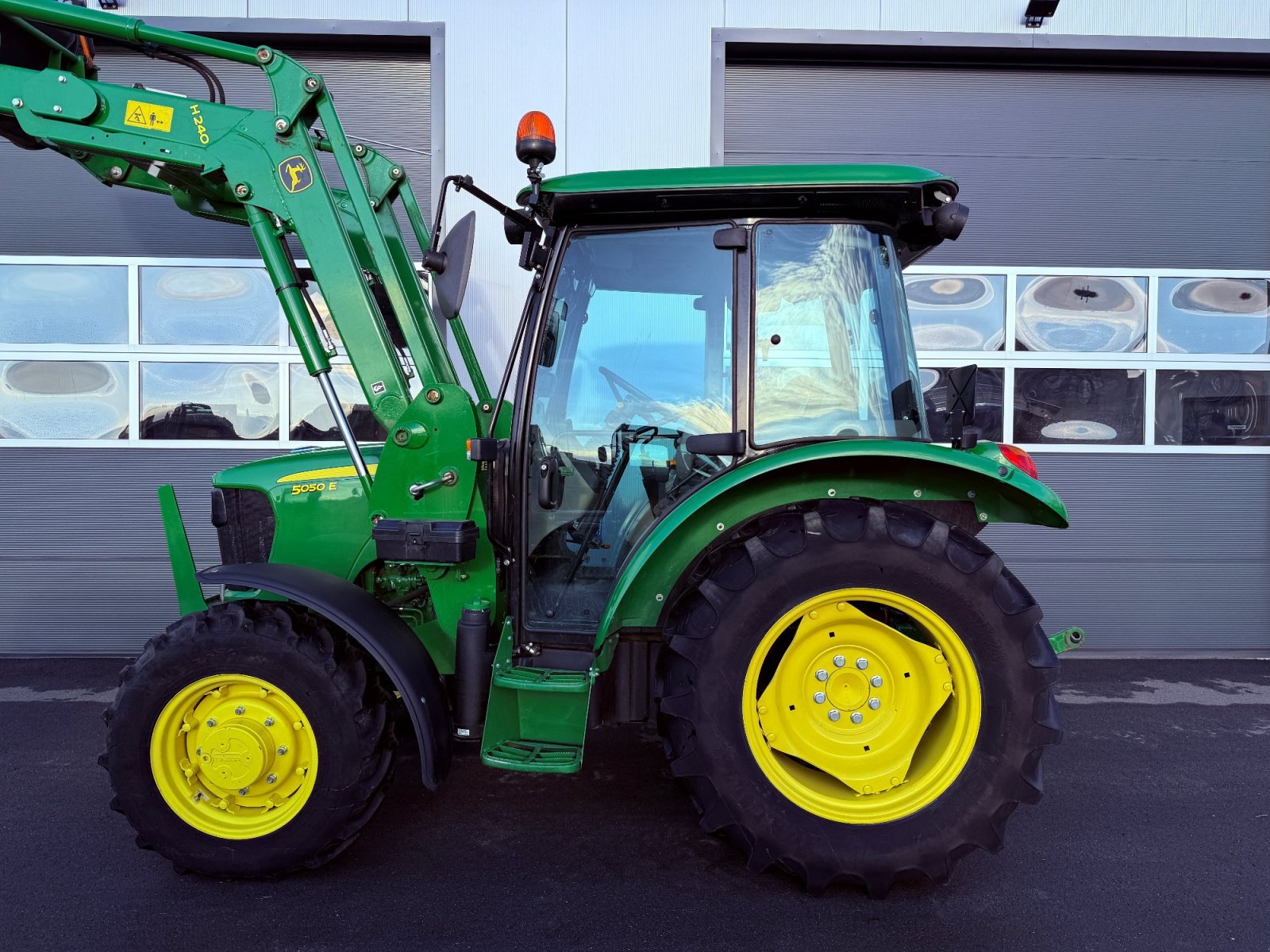 Traktor Türe ait John Deere 5050 E, Gebrauchtmaschine içinde Falkenstein (resim 2)