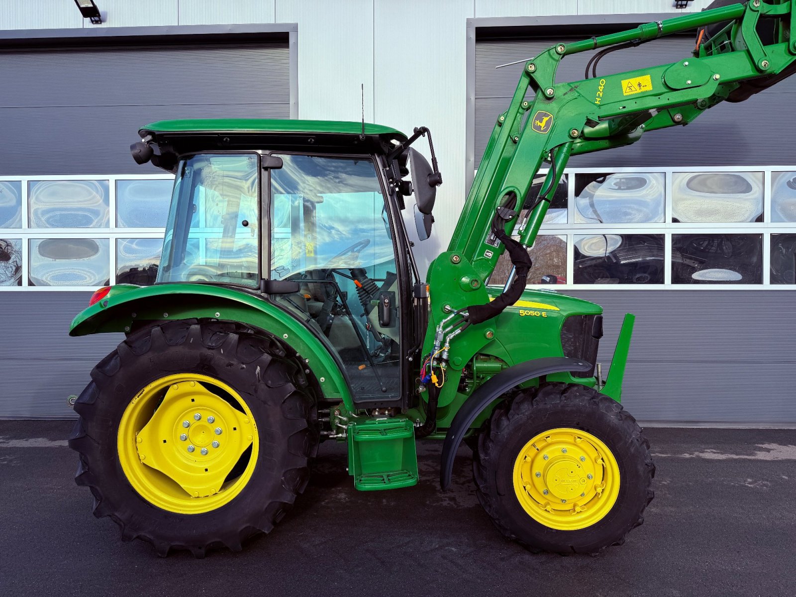 Traktor Türe ait John Deere 5050 E, Gebrauchtmaschine içinde Falkenstein (resim 3)