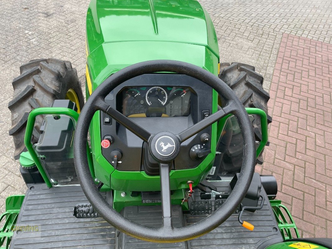 Traktor des Typs John Deere 5050E + Wagenanhängevorrichtung, Neumaschine in Ahaus (Bild 10)