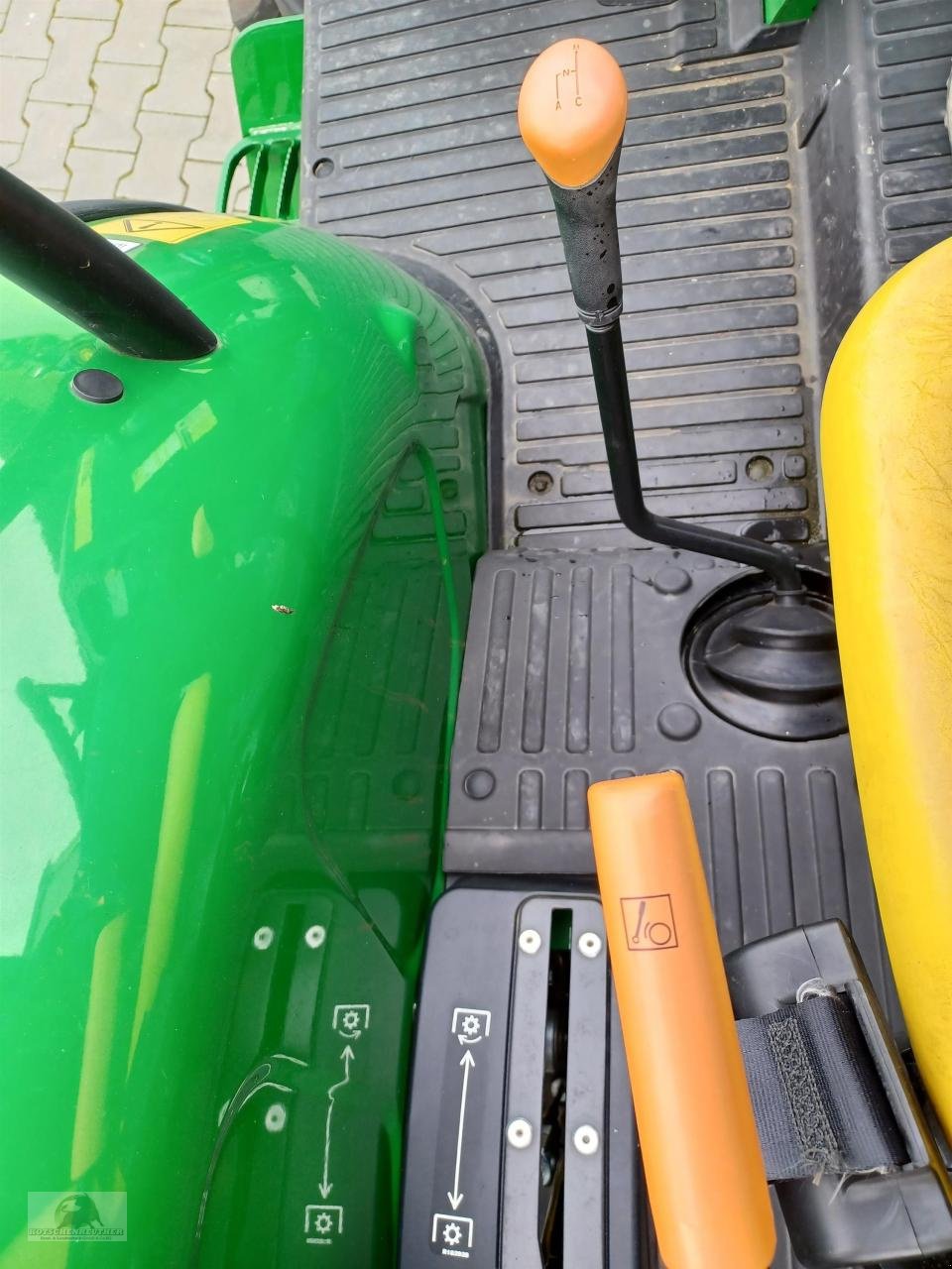 Traktor typu John Deere 5050E, Neumaschine v Teichröda (Obrázek 11)