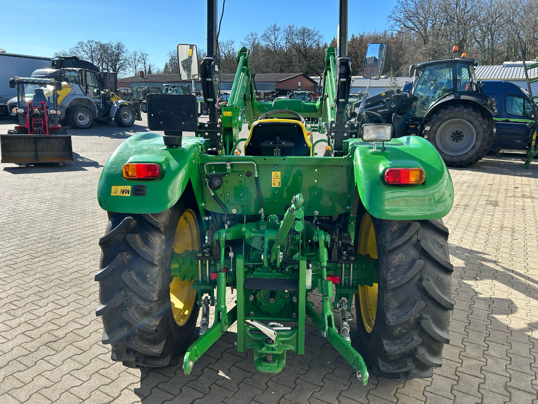 Traktor des Typs John Deere 5050E, Gebrauchtmaschine in Neuenkirchen / Bramsche (Bild 4)