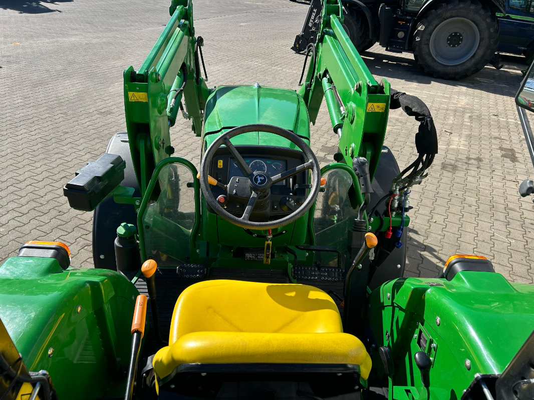 Traktor des Typs John Deere 5050E, Gebrauchtmaschine in Neuenkirchen / Bramsche (Bild 10)