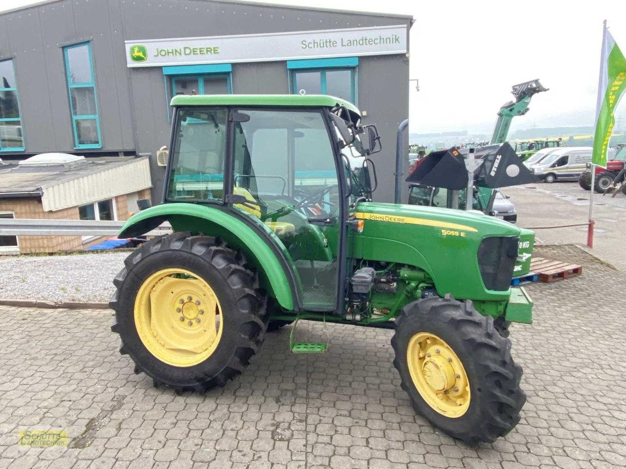 Traktor of the type John Deere 5055 E Allrad Kabine, Gebrauchtmaschine in Marsberg-Giershagen (Picture 1)