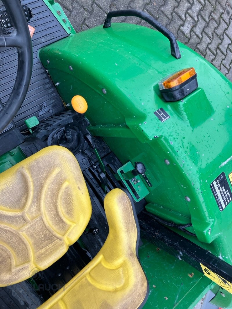 Traktor Türe ait John Deere 5055E, Gebrauchtmaschine içinde Stockach (resim 4)