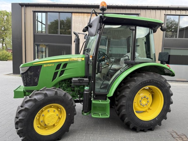 Traktor tip John Deere 5058-E, Neumaschine in Luttenberg