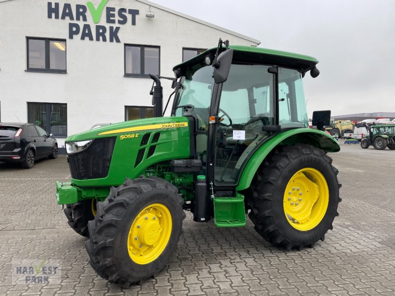 Traktor типа John Deere 5058E 4WD *NEU*, Gebrauchtmaschine в Emsbüren (Фотография 1)