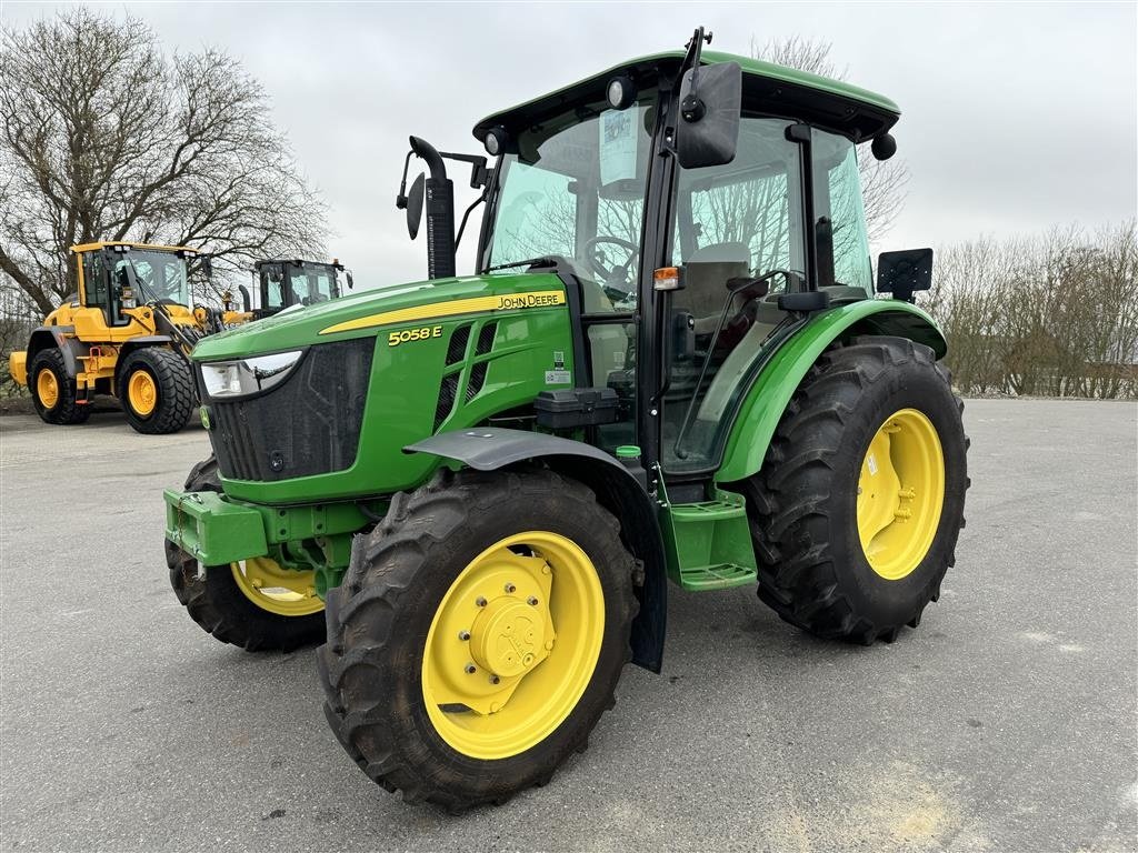 Traktor des Typs John Deere 5058E KUN 1100 TIMER OG AIRCON!, Gebrauchtmaschine in Nørager (Bild 1)