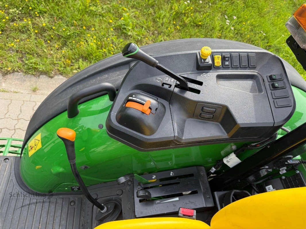 Traktor des Typs John Deere 5058E ohne Kabine, Neumaschine in Soltau (Bild 11)