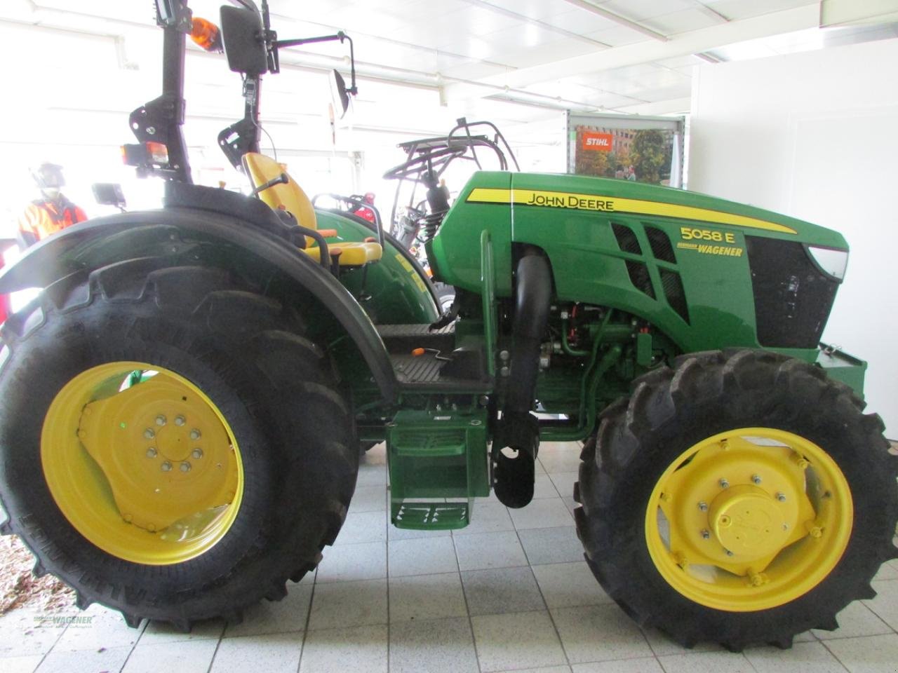 Traktor типа John Deere 5058E OS, Neumaschine в Bad Wildungen - Wega (Фотография 1)