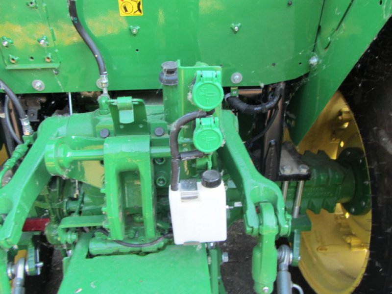 Traktor des Typs John Deere 5058E, Neumaschine in Achern (Bild 3)