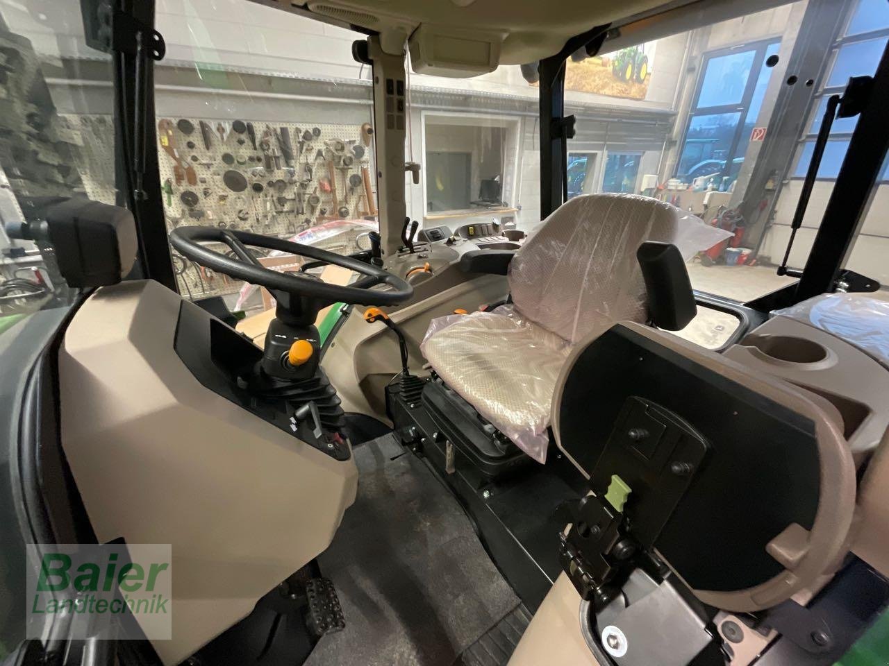 Traktor del tipo John Deere 5058E, Gebrauchtmaschine In OBERNDORF-HOCHMOESSINGEN (Immagine 3)