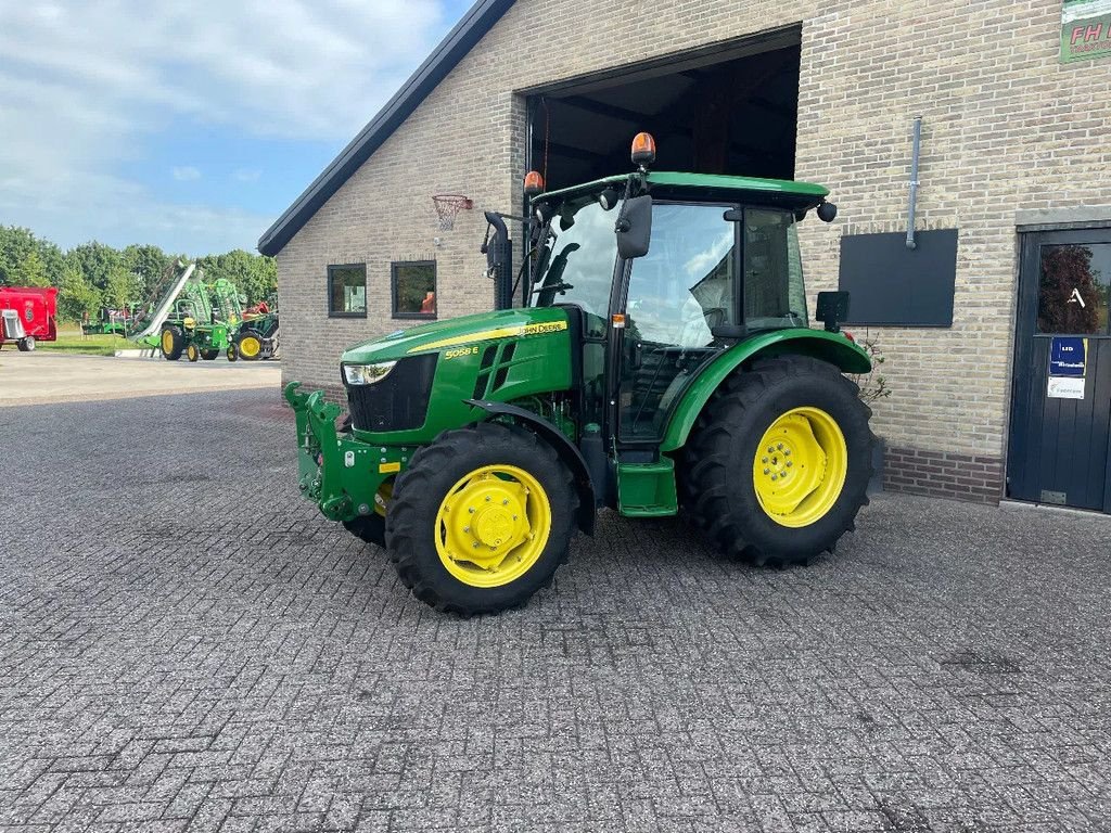 Traktor typu John Deere 5058E, Gebrauchtmaschine v Vriezenveen (Obrázek 3)