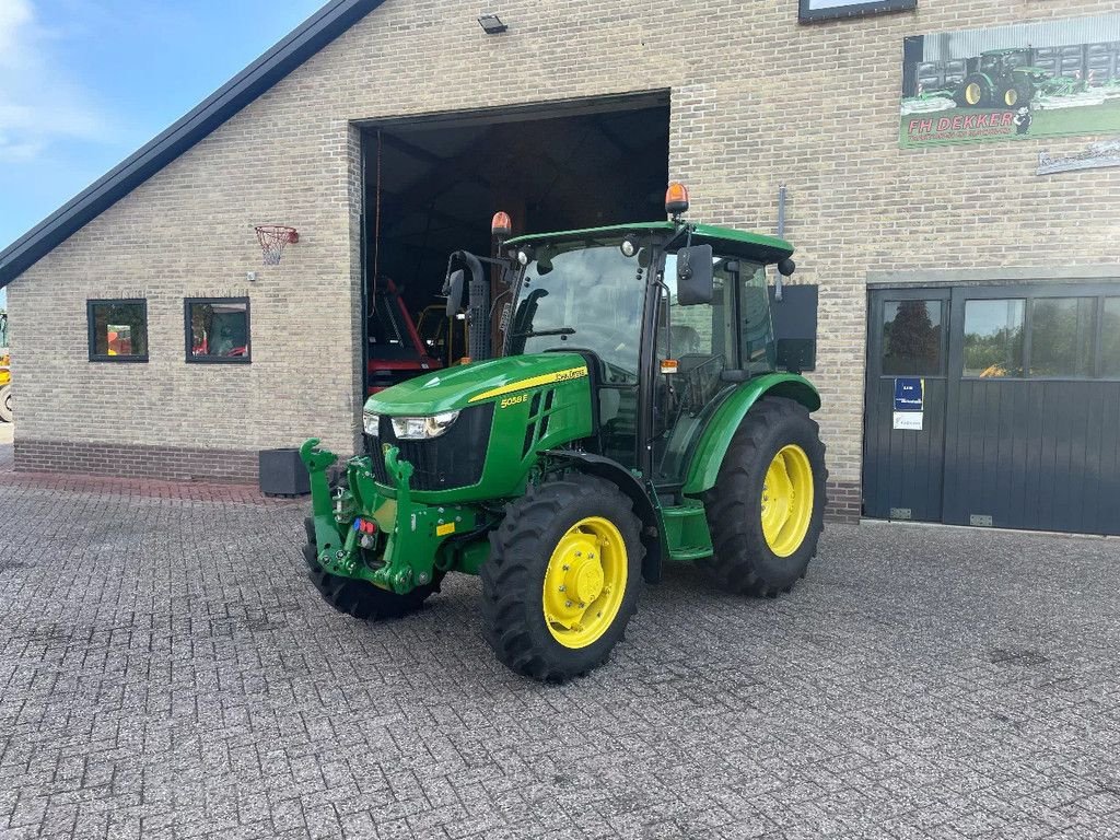 Traktor typu John Deere 5058E, Gebrauchtmaschine v Vriezenveen (Obrázek 1)