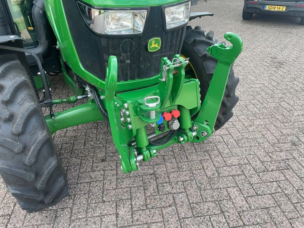 Traktor typu John Deere 5058E, Gebrauchtmaschine v Vriezenveen (Obrázek 11)