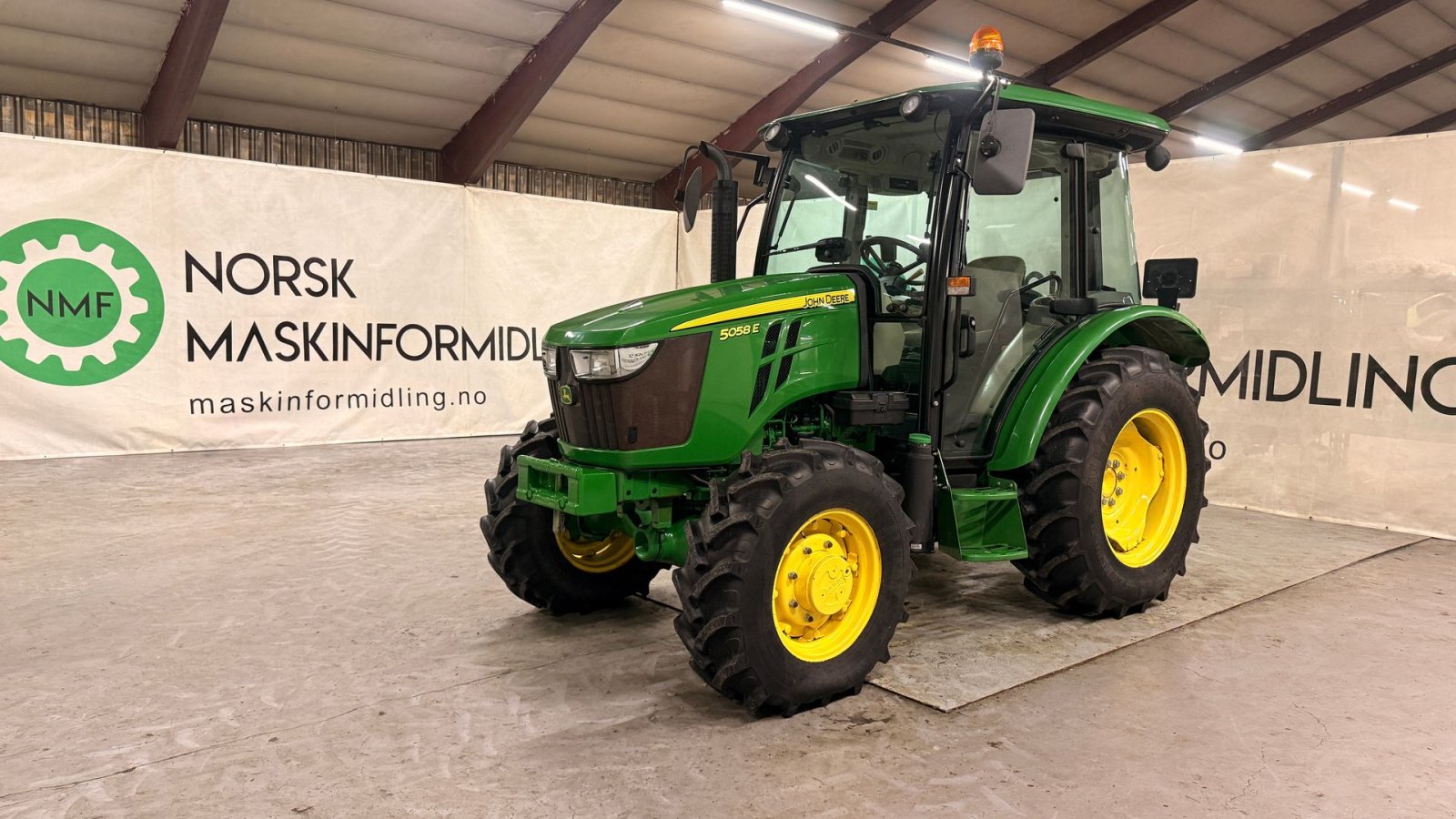 Traktor van het type John Deere 5058E, Gebrauchtmaschine in Ølen (Foto 1)