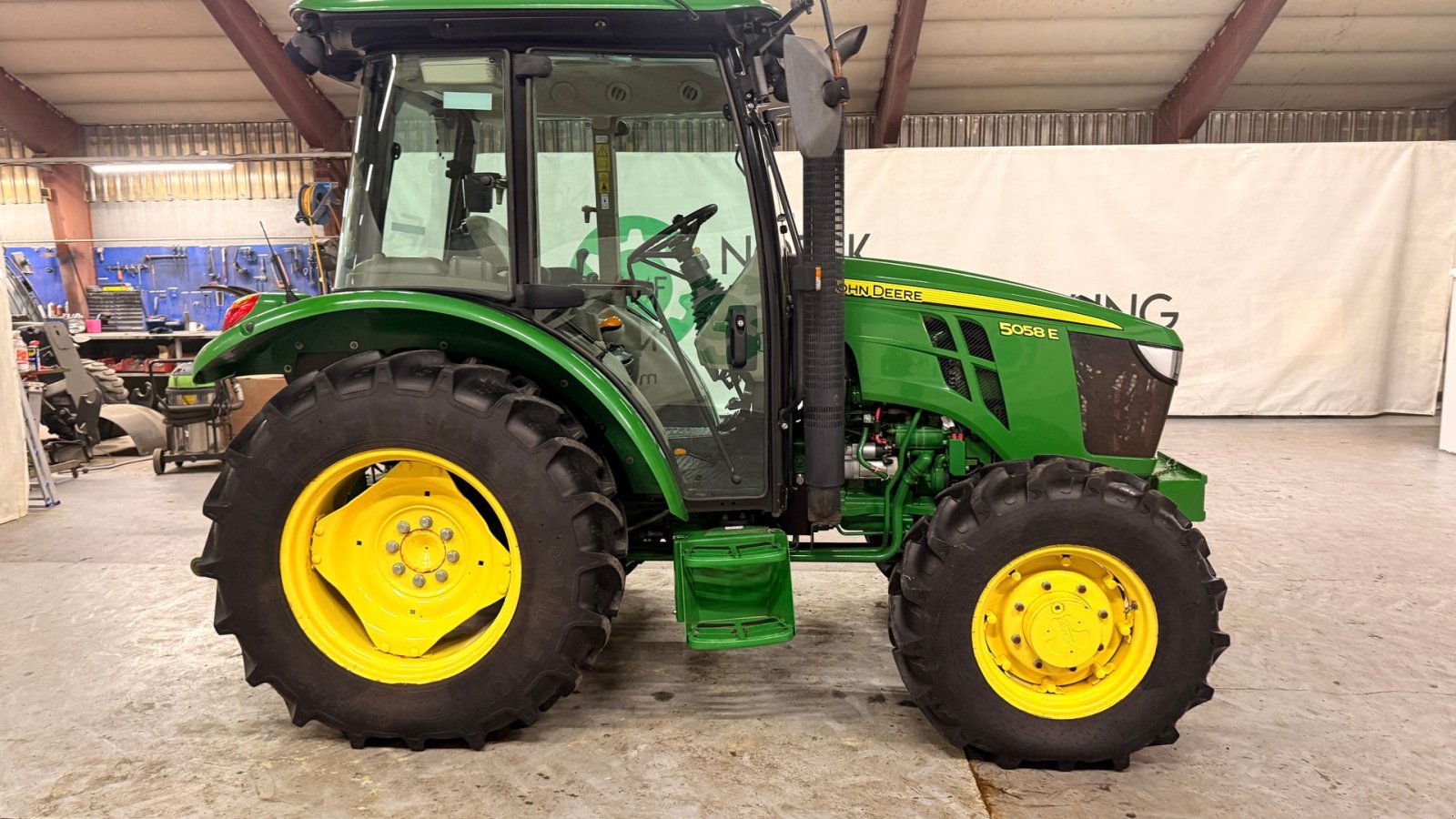 Traktor van het type John Deere 5058E, Gebrauchtmaschine in Ølen (Foto 7)