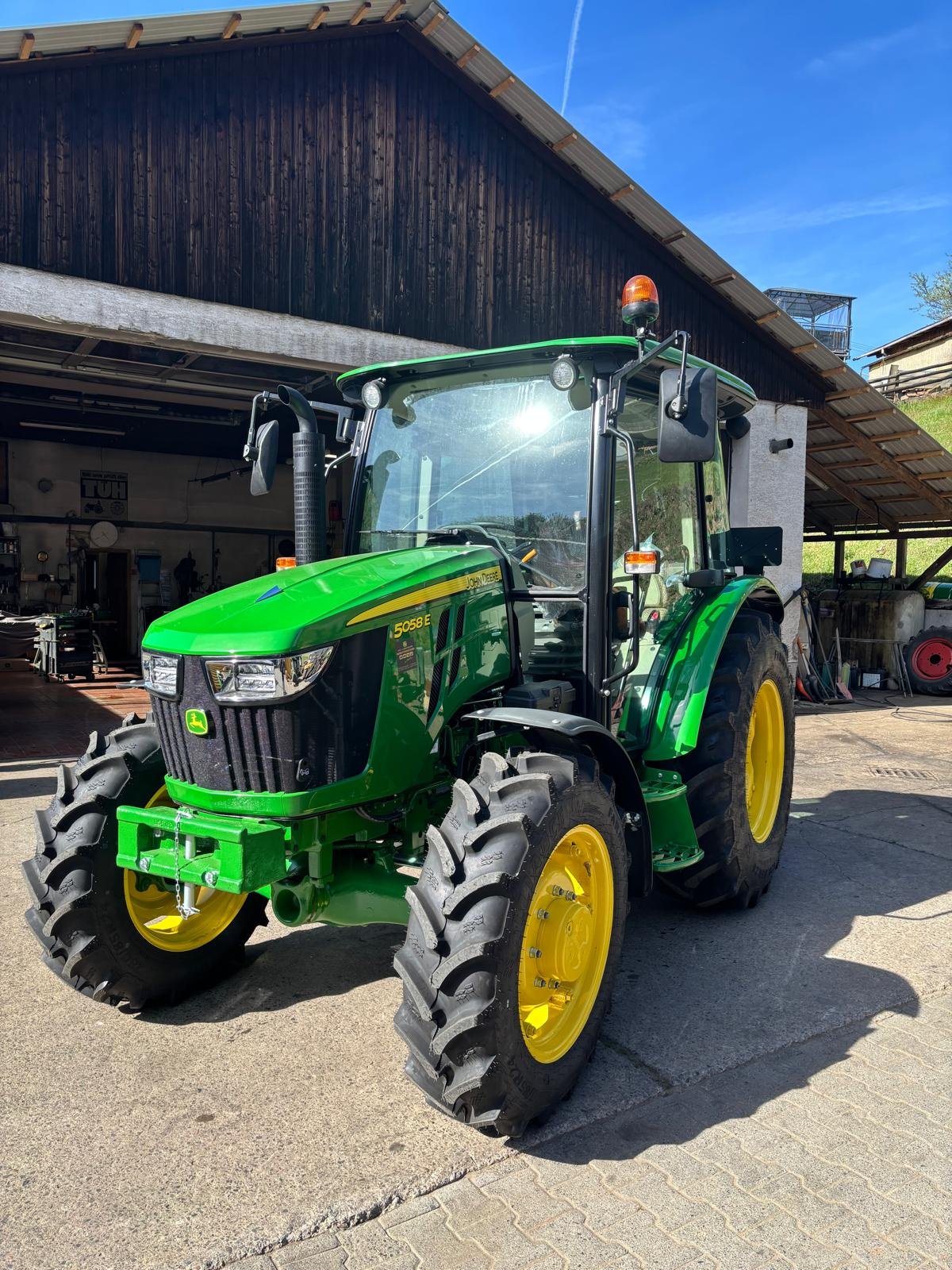 Traktor tip John Deere 5058E, Neumaschine in Flörsbachtal (Poză 1)