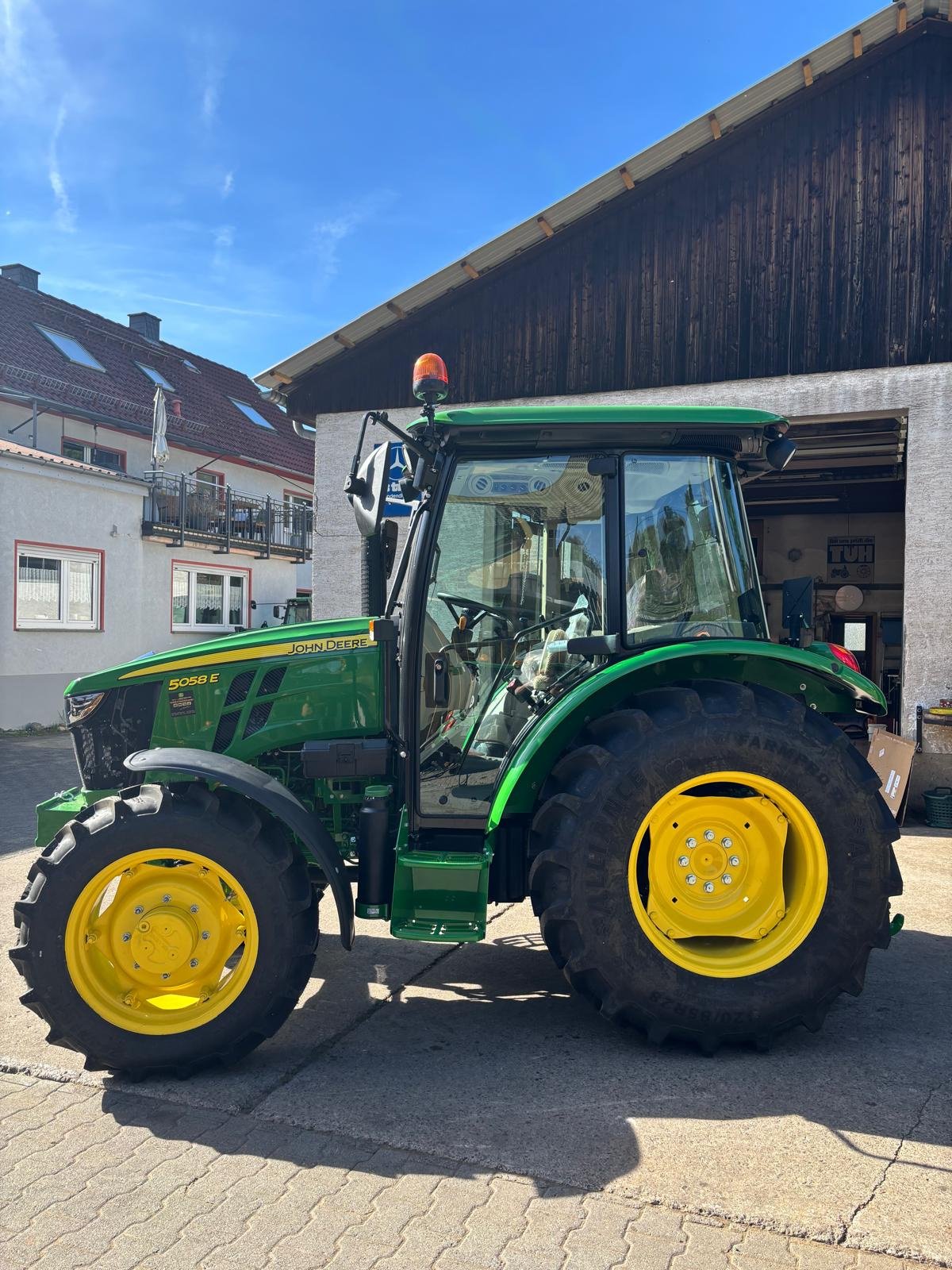 Traktor tip John Deere 5058E, Neumaschine in Flörsbachtal (Poză 8)