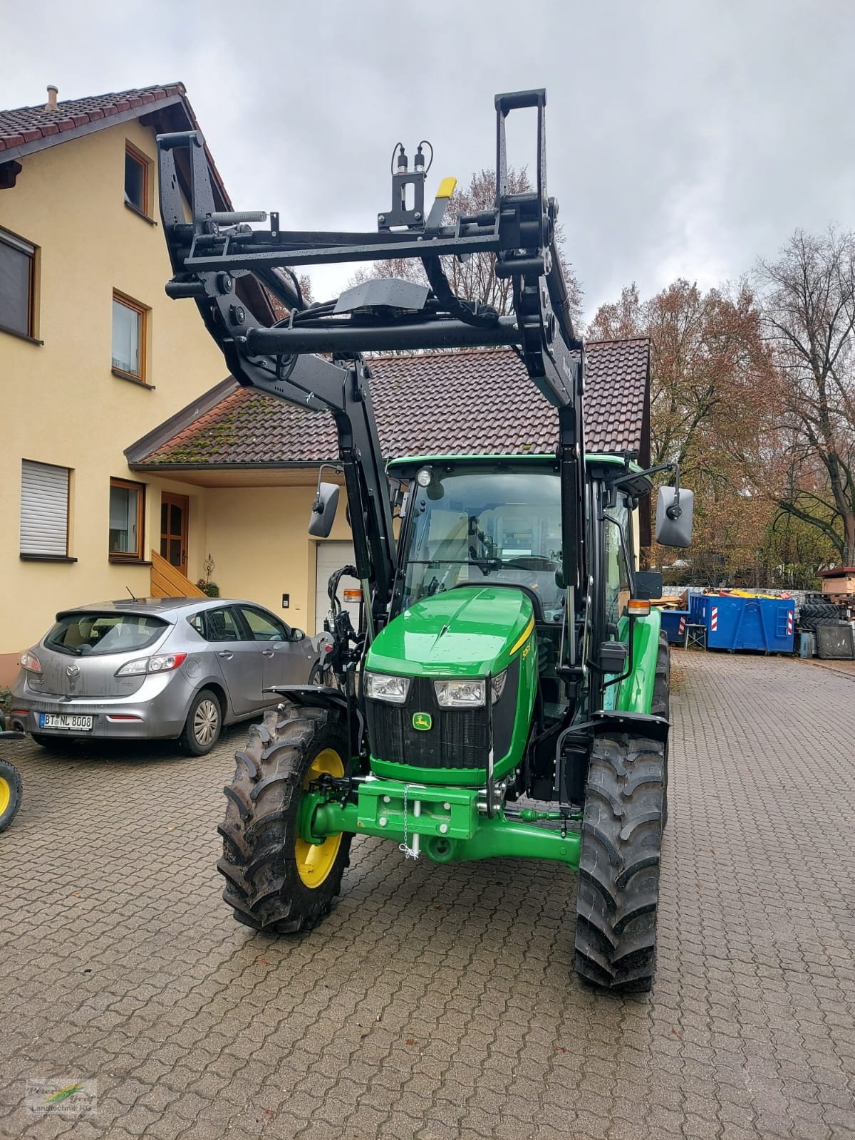 Traktor des Typs John Deere 5067 E, Gebrauchtmaschine in Pegnitz-Bronn (Bild 2)