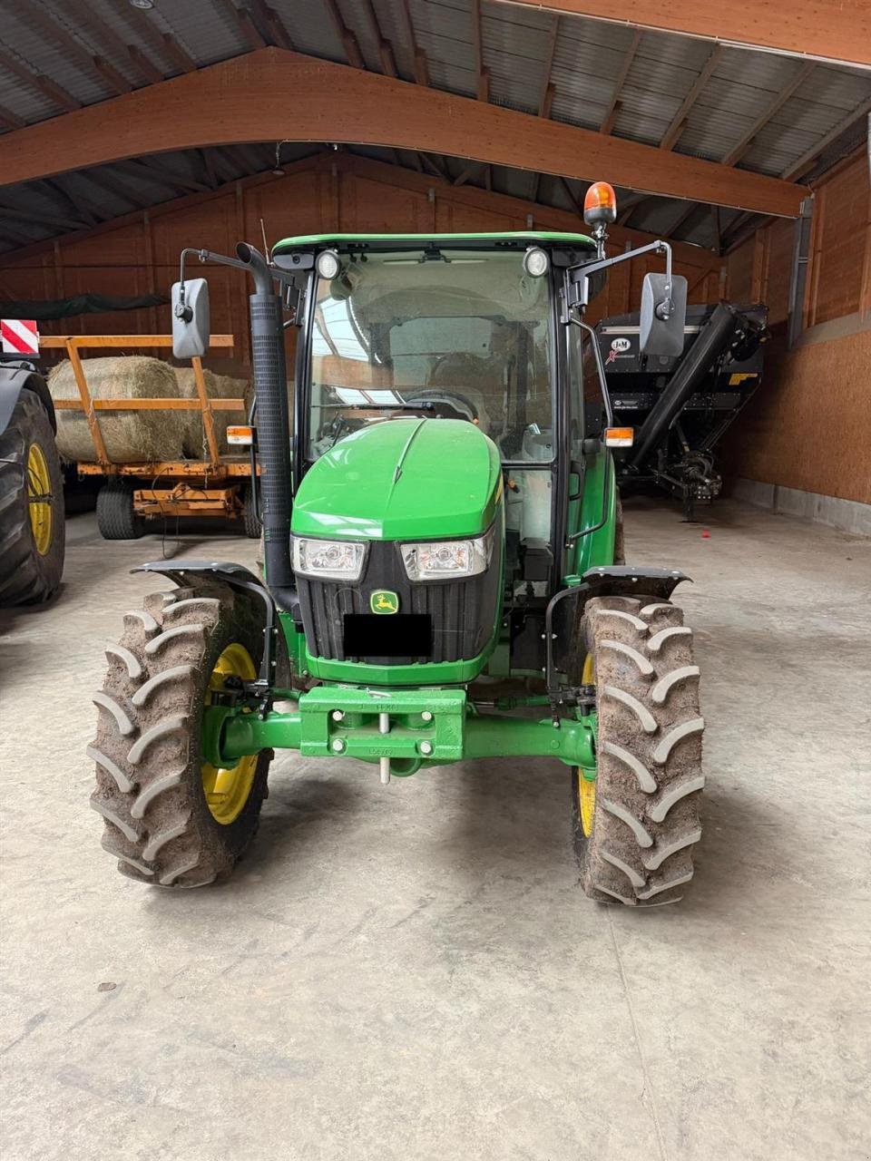 Traktor of the type John Deere 5067E 24/12 AC Aktion, Gebrauchtmaschine in Worms (Picture 1)