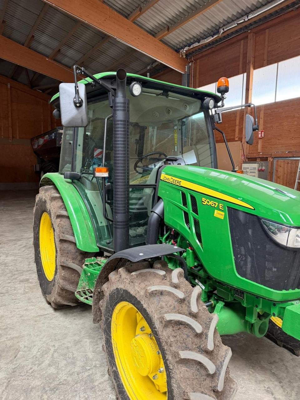 Traktor of the type John Deere 5067E 24/12 AC Aktion, Gebrauchtmaschine in Worms (Picture 2)