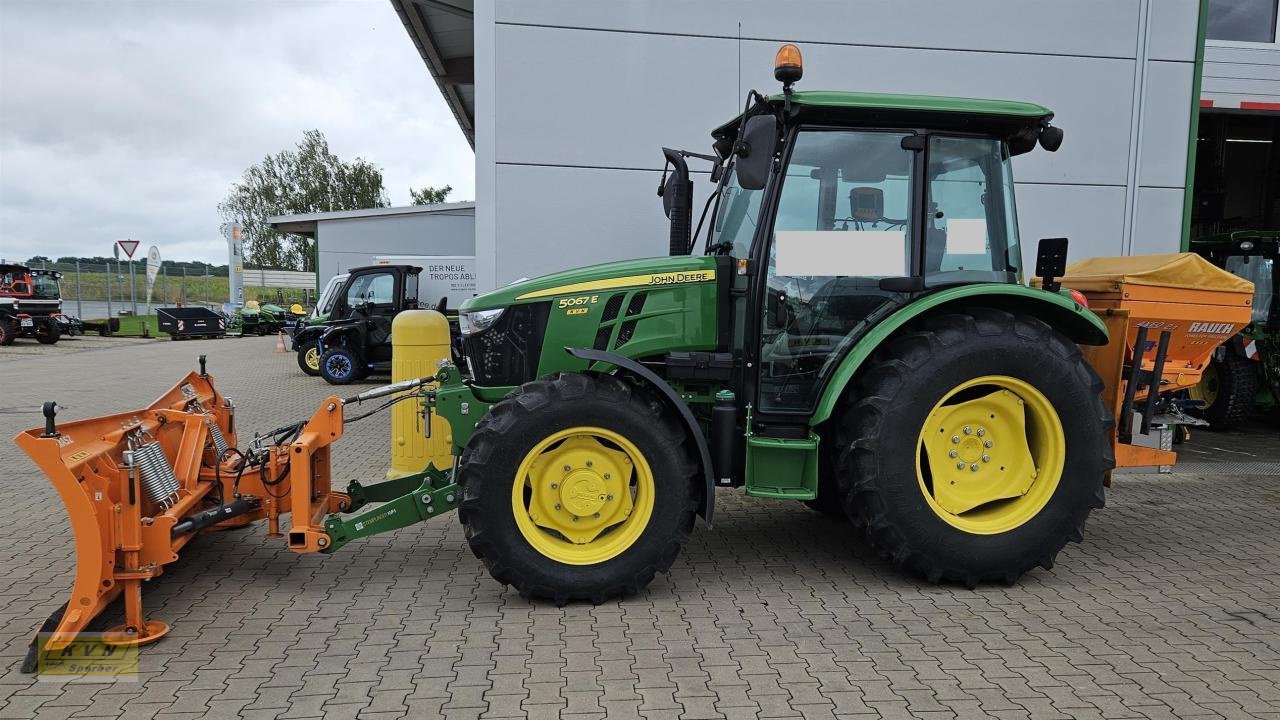 Traktor des Typs John Deere 5067E m.Kabine, Gebrauchtmaschine in Fürth (Bild 2)