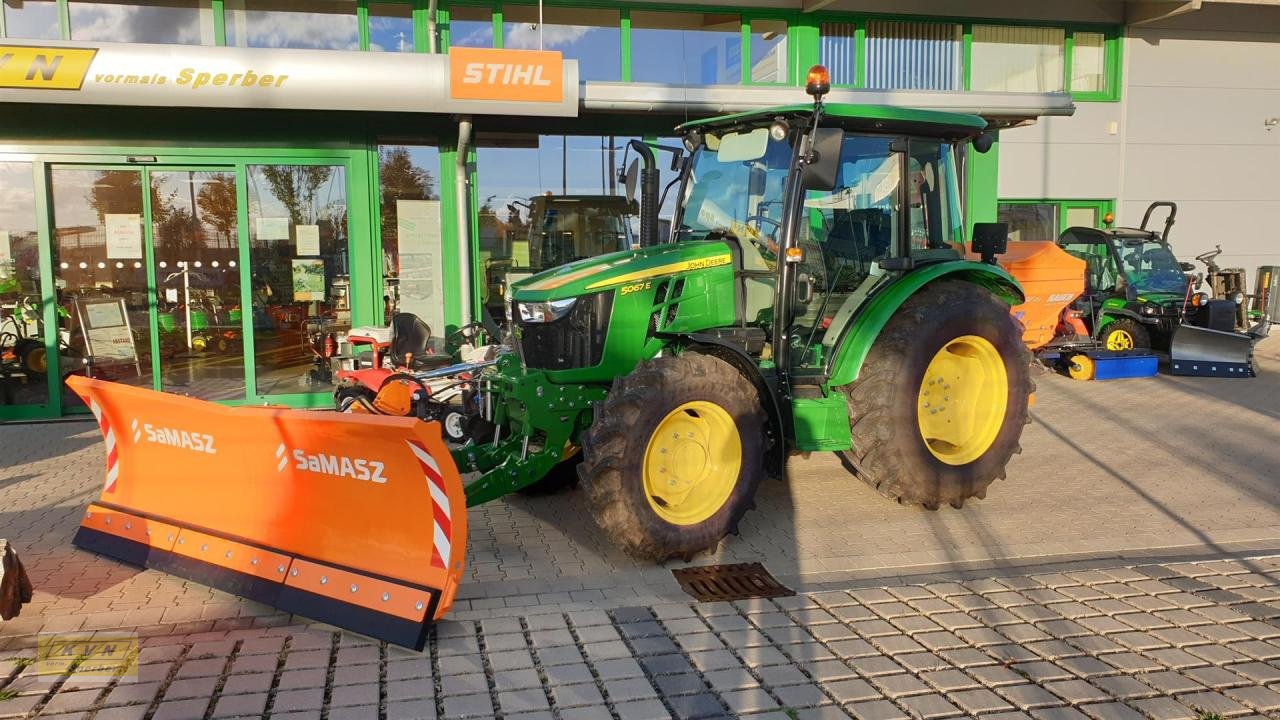 Traktor des Typs John Deere 5067E m.Kabine, Gebrauchtmaschine in Fürth (Bild 5)