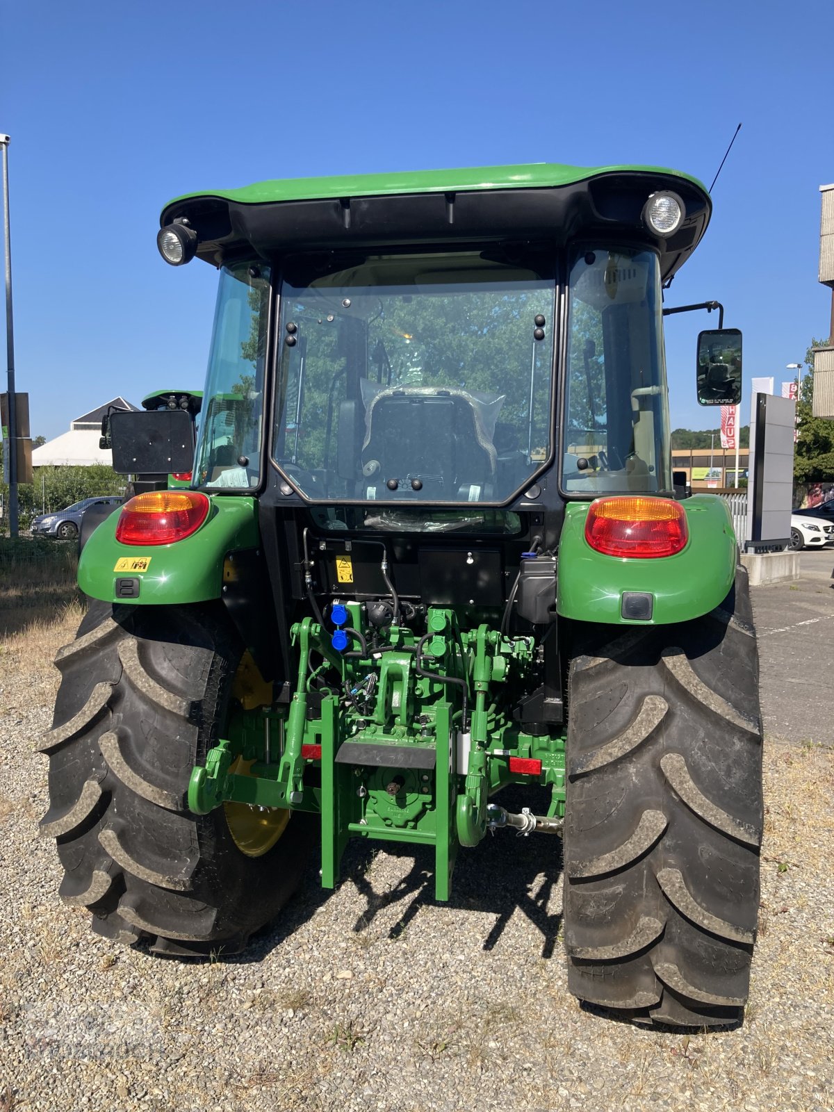 Traktor des Typs John Deere 5067E, Neumaschine in Ravensburg (Bild 3)