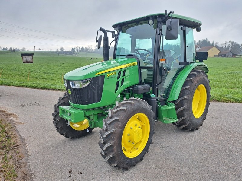 Traktor a típus John Deere 5067E, Neumaschine ekkor: Oetwil am See