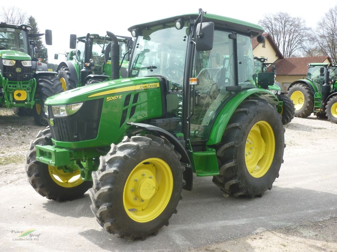 Traktor типа John Deere 5067E, Gebrauchtmaschine в Pegnitz-Bronn (Фотография 2)