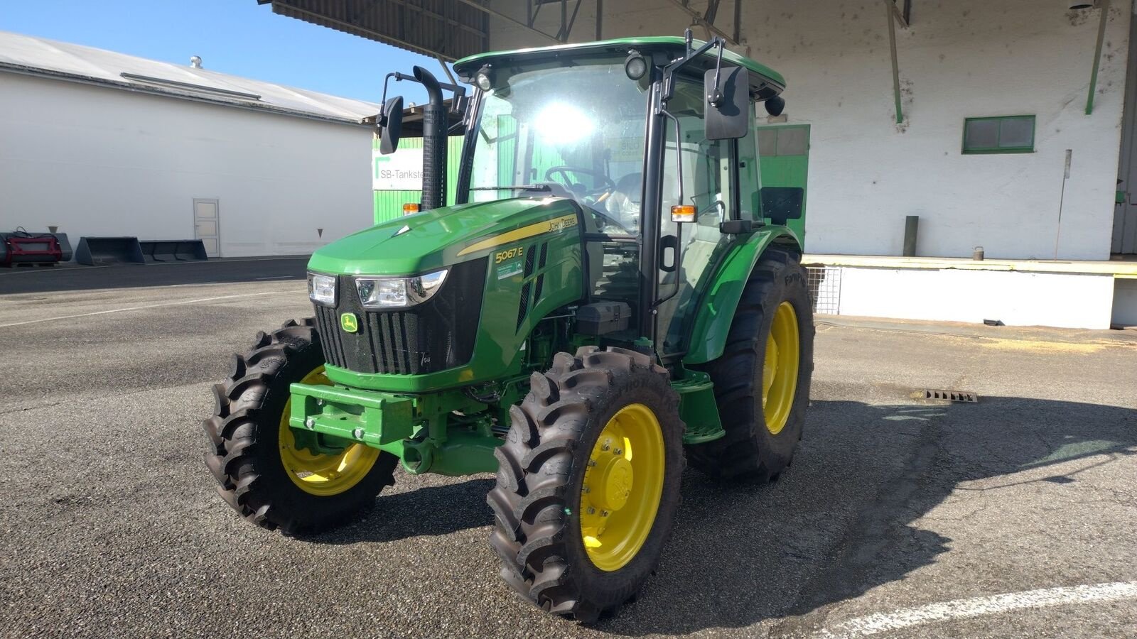 Traktor tipa John Deere 5067E, Neumaschine u Geinberg (Slika 1)