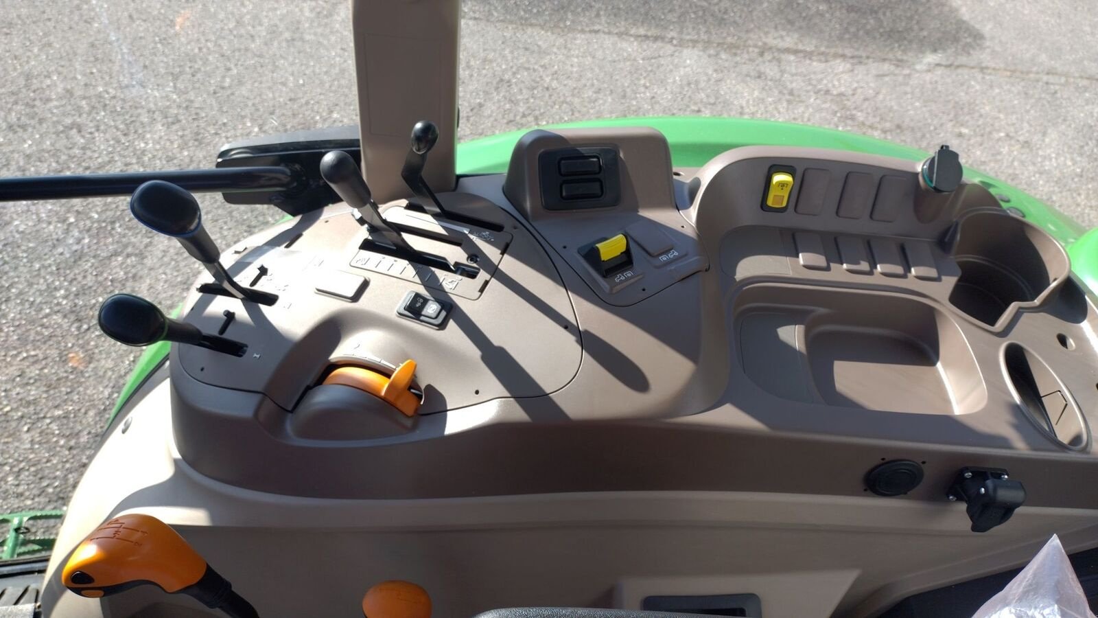 Traktor tipa John Deere 5067E, Neumaschine u Geinberg (Slika 23)