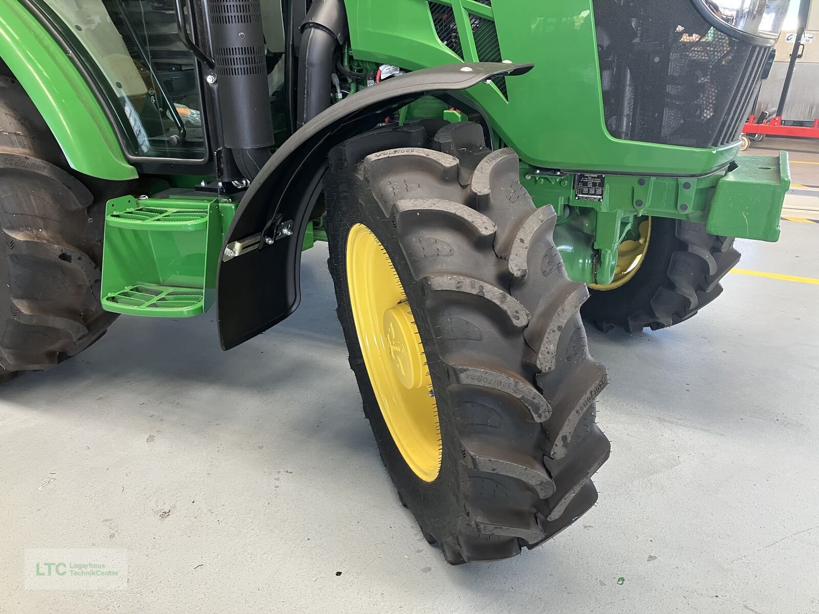 Traktor van het type John Deere 5067E, Neumaschine in Korneuburg (Foto 22)