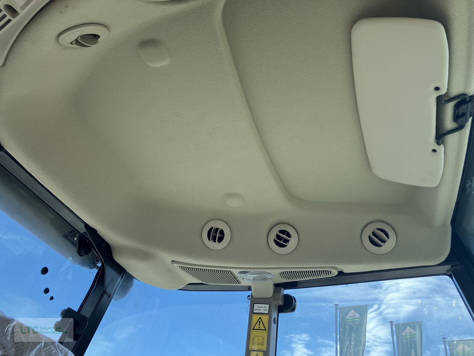 Traktor van het type John Deere 5067E, Neumaschine in Korneuburg (Foto 23)