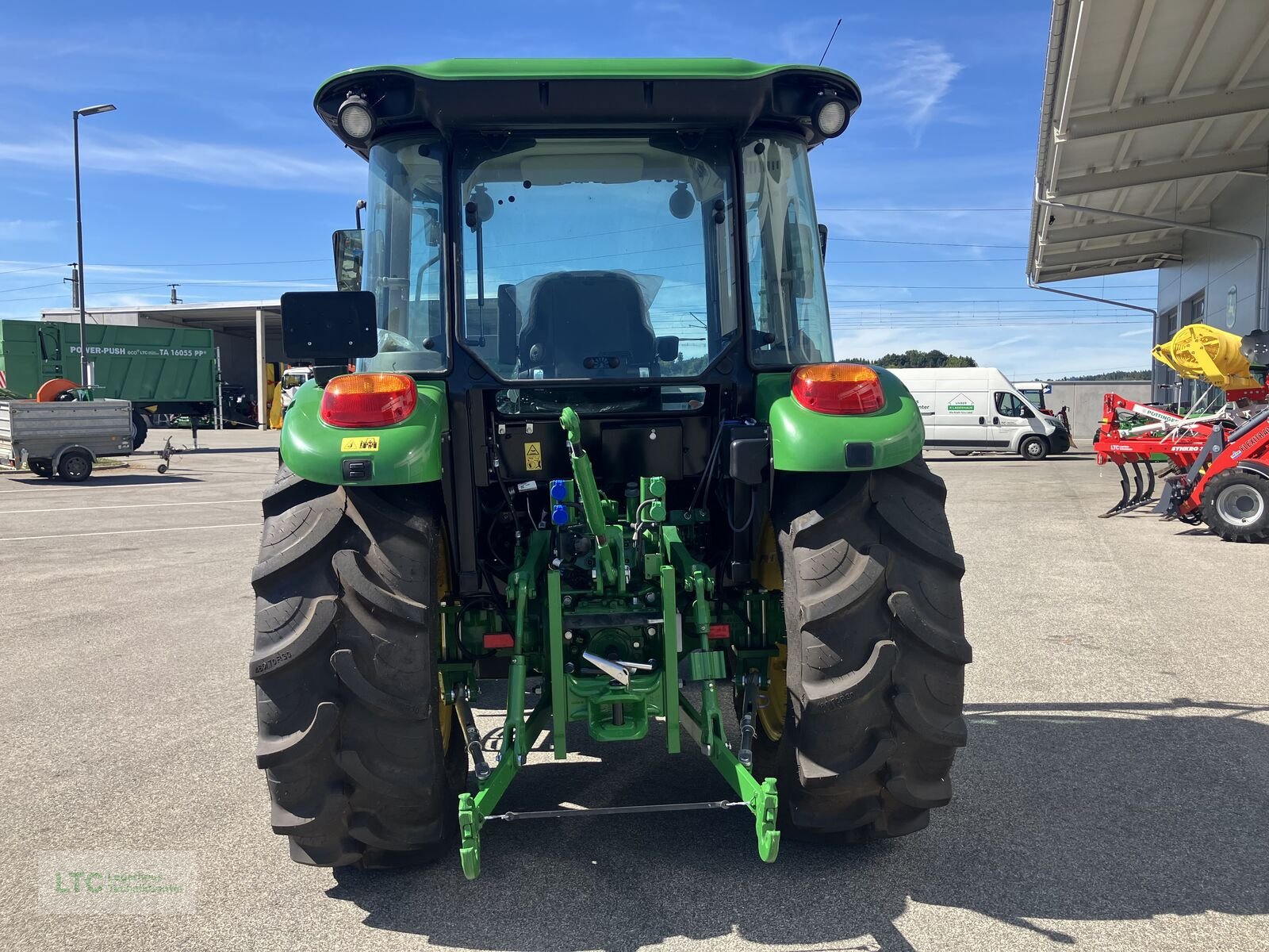 Traktor van het type John Deere 5067E, Neumaschine in Korneuburg (Foto 9)