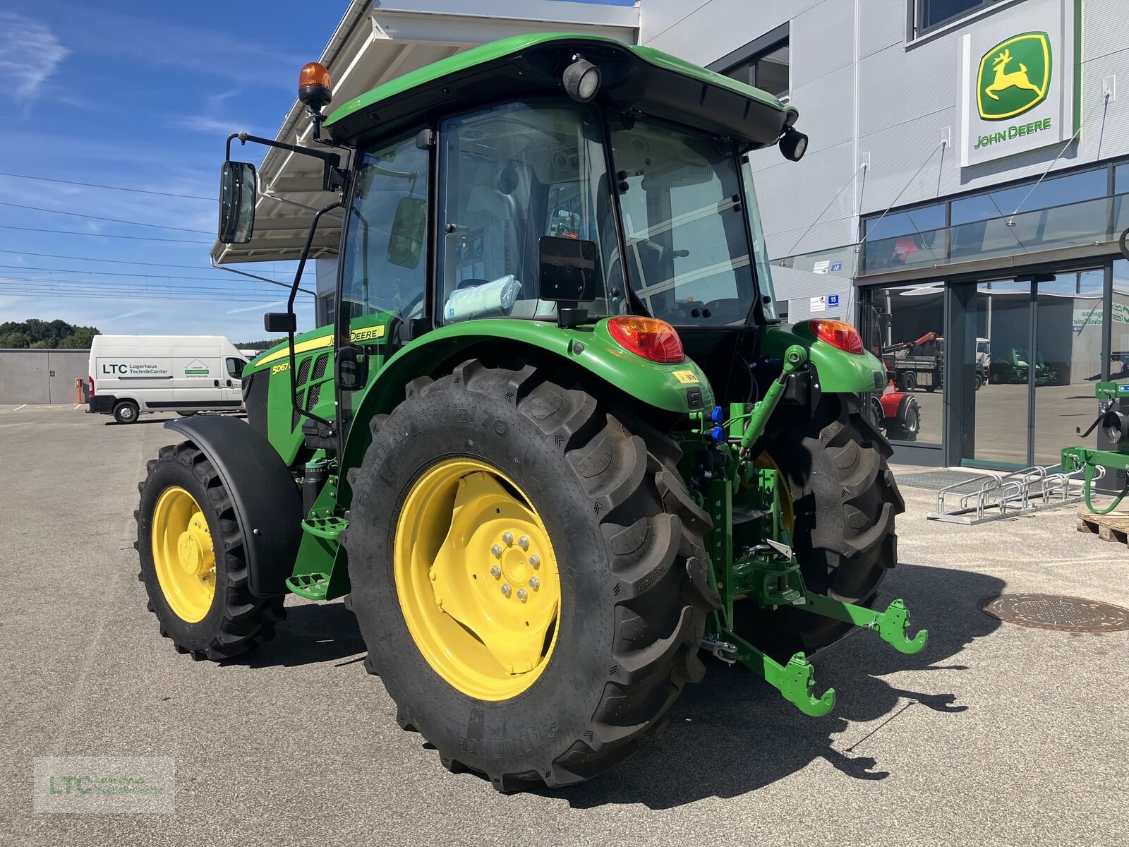 Traktor van het type John Deere 5067E, Neumaschine in Korneuburg (Foto 4)