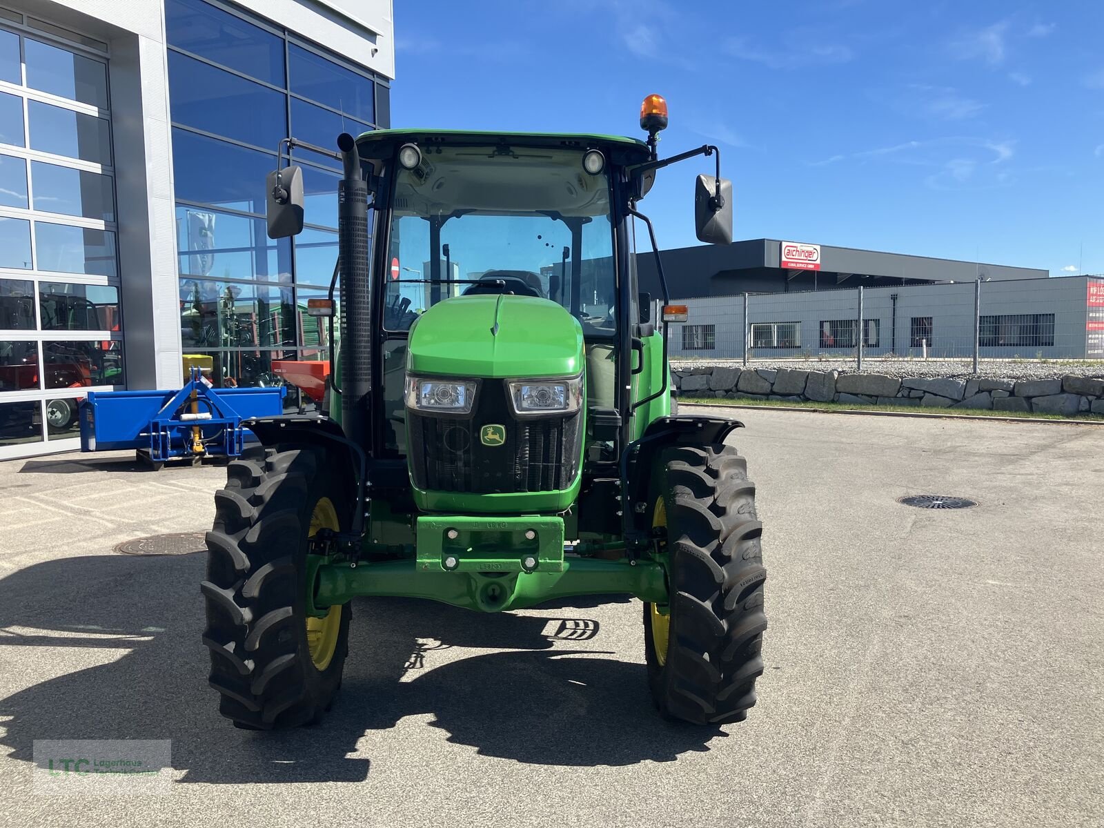 Traktor des Typs John Deere 5067E, Neumaschine in Redlham (Bild 7)