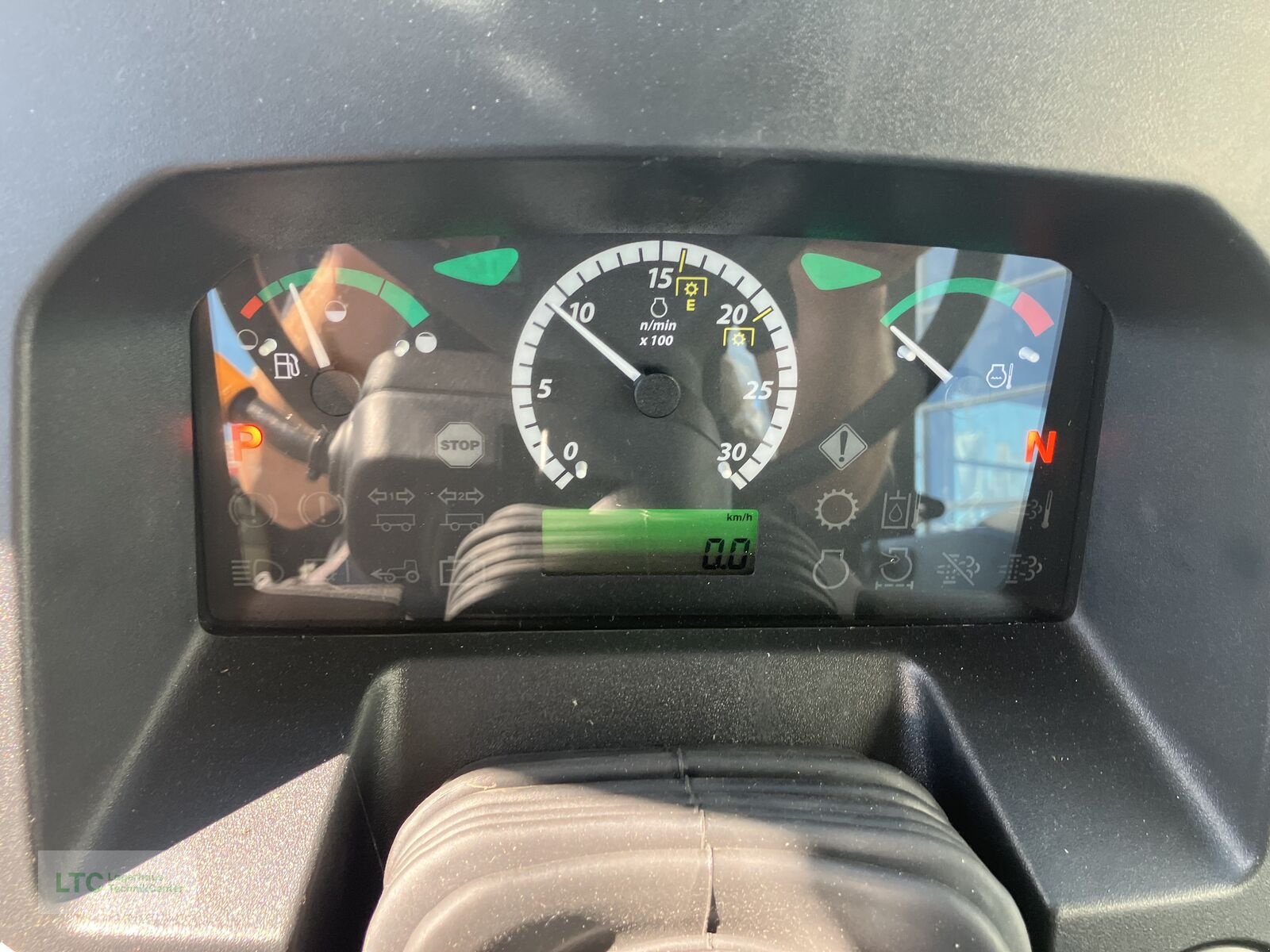 Traktor des Typs John Deere 5067E, Neumaschine in Redlham (Bild 11)