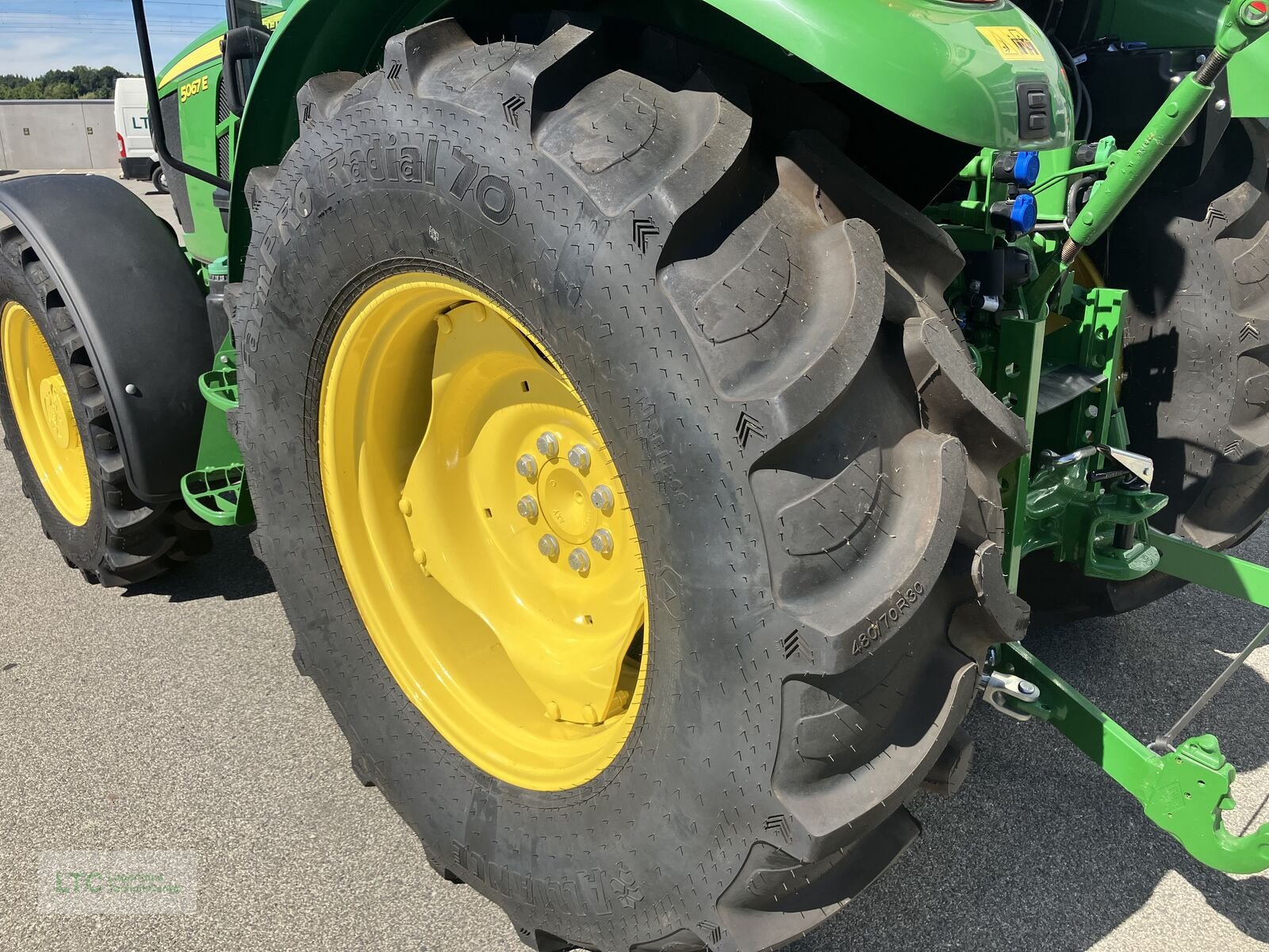 Traktor des Typs John Deere 5067E, Neumaschine in Redlham (Bild 17)