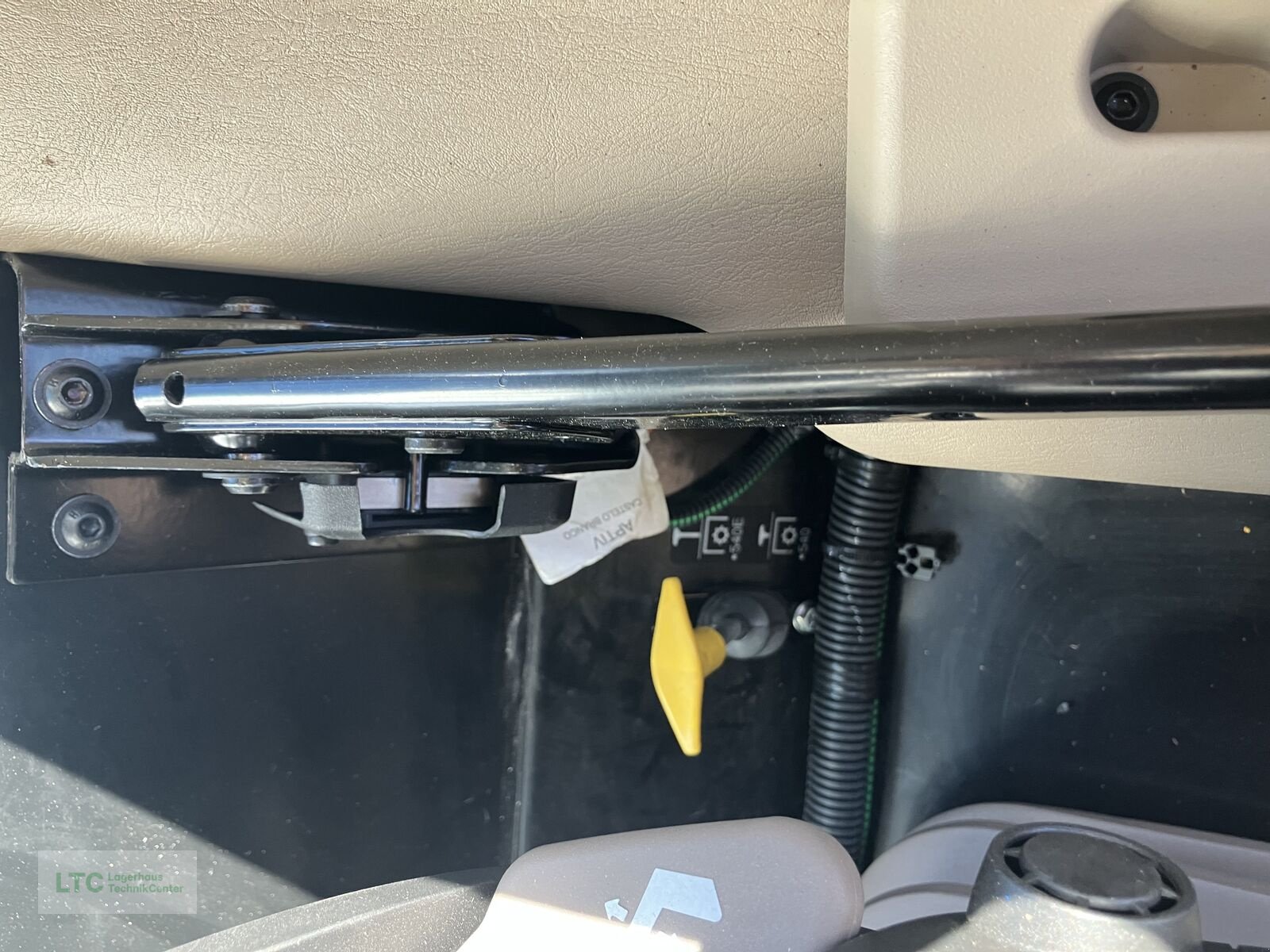 Traktor des Typs John Deere 5067E, Neumaschine in Redlham (Bild 23)