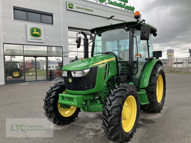 Traktor des Typs John Deere 5067E, Neumaschine in Redlham (Bild 1)