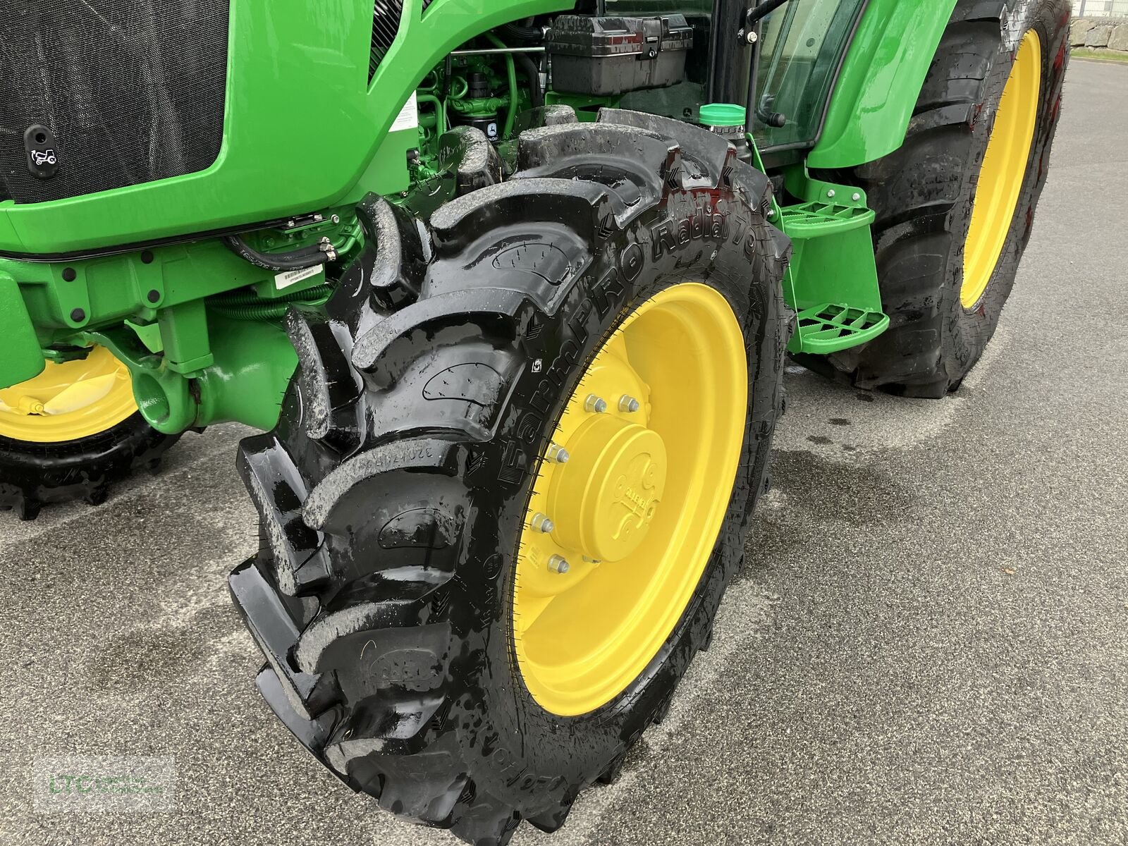 Traktor typu John Deere 5067E, Neumaschine v Redlham (Obrázek 18)