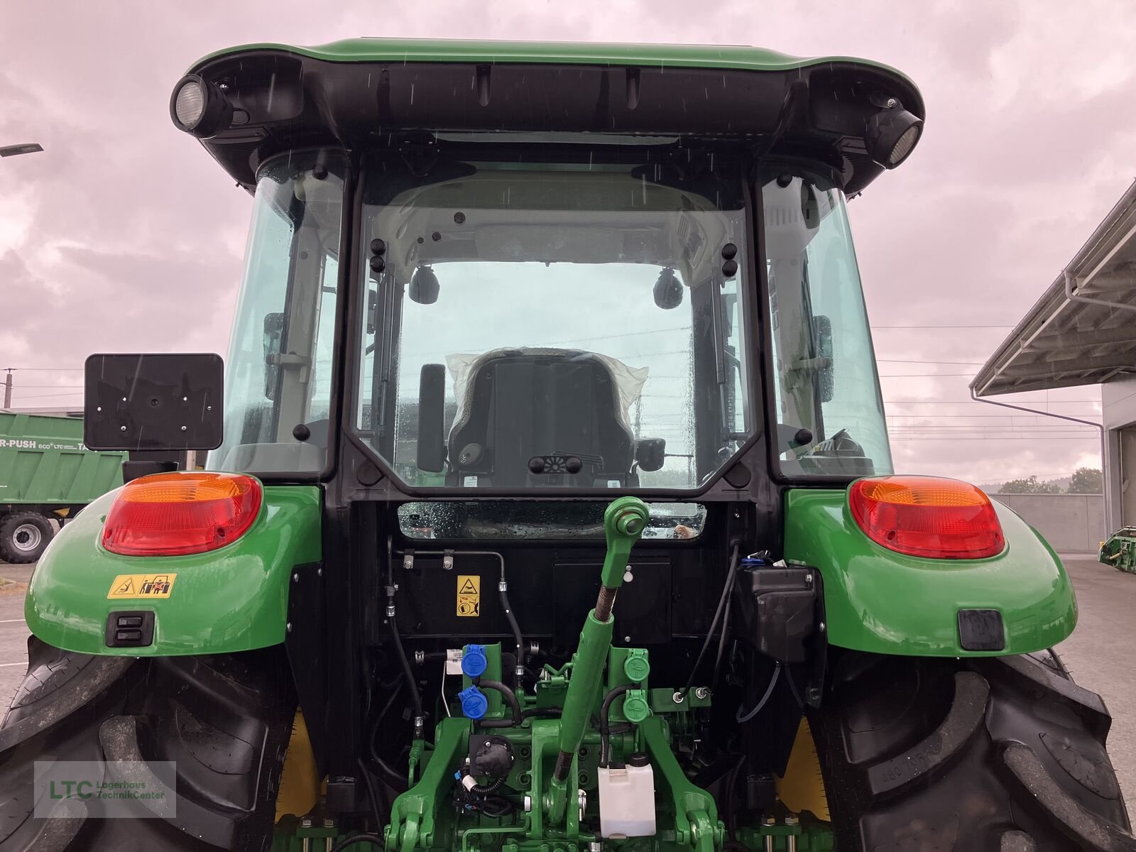 Traktor typu John Deere 5067E, Neumaschine v Redlham (Obrázek 27)