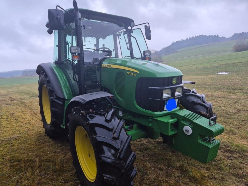John Deere 5070 M, Gebrauchtmaschine, Baujahr: 2014, Betriebsstunden / Hektar: 370, Betriebsstunden: 370 Stunden (Bild 1) Traktor des Typs John Deere 5070 M, Gebrauchtmaschine in Straubing (Bild 1)