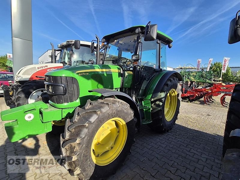 Traktor des Typs John Deere 5070 M, Gebrauchtmaschine in Straubing (Bild 1)