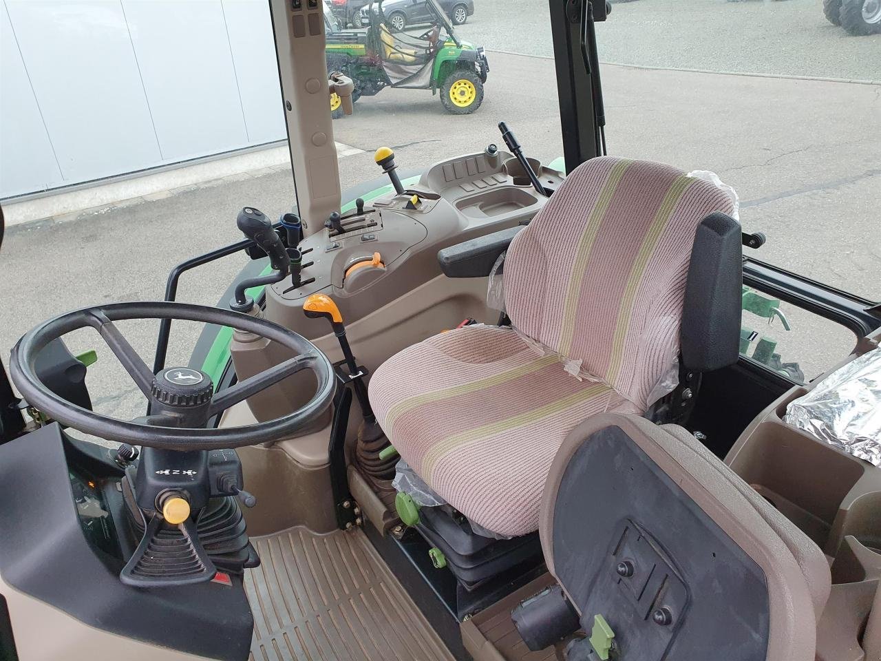 Traktor типа John Deere 5070M, Gebrauchtmaschine в Zweibrücken (Фотография 10)